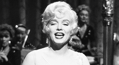 Marilyn-Monroe-sac-rengi.gif